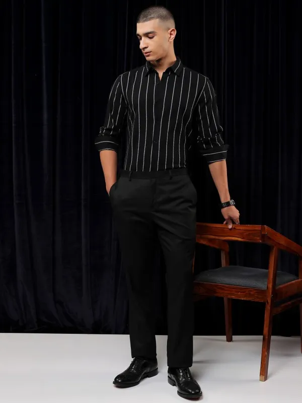 Highlander Men Black Striped Regular Fit Casual Shirt