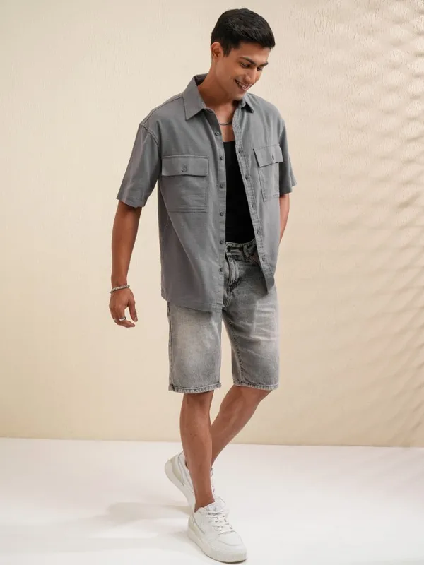 Locomotive Men Grey Solid Oversized Fit Casual Shirt