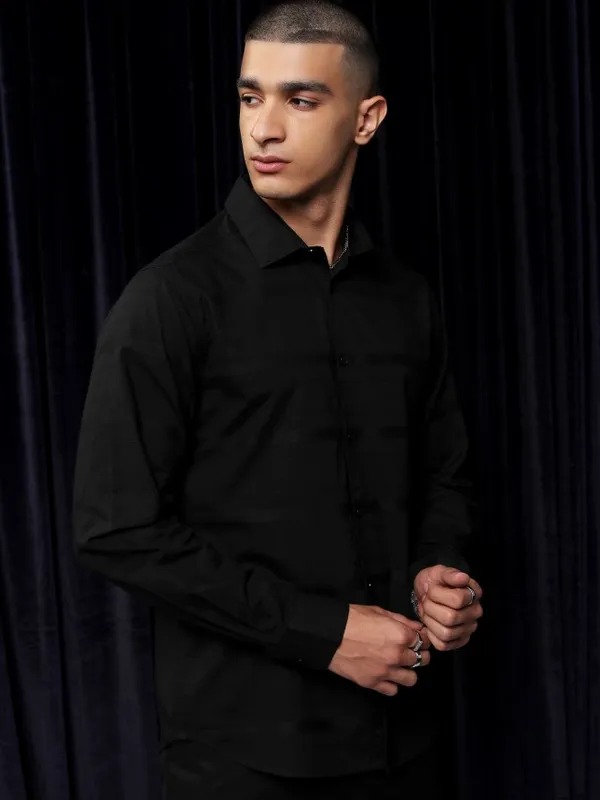 Highlander Men Black Striped Slim Fit Casual Shirt