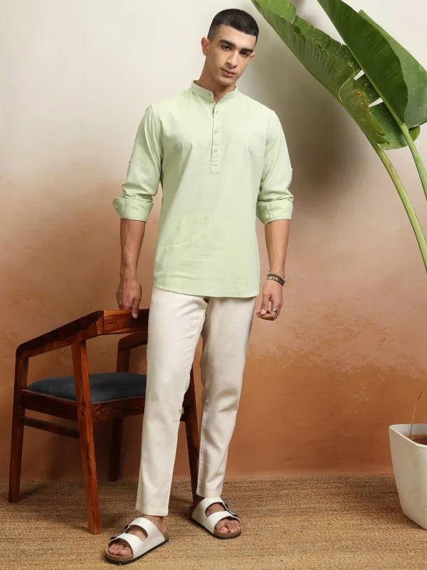 Highlander Men Green Solid Regular Fit Casual Shirt