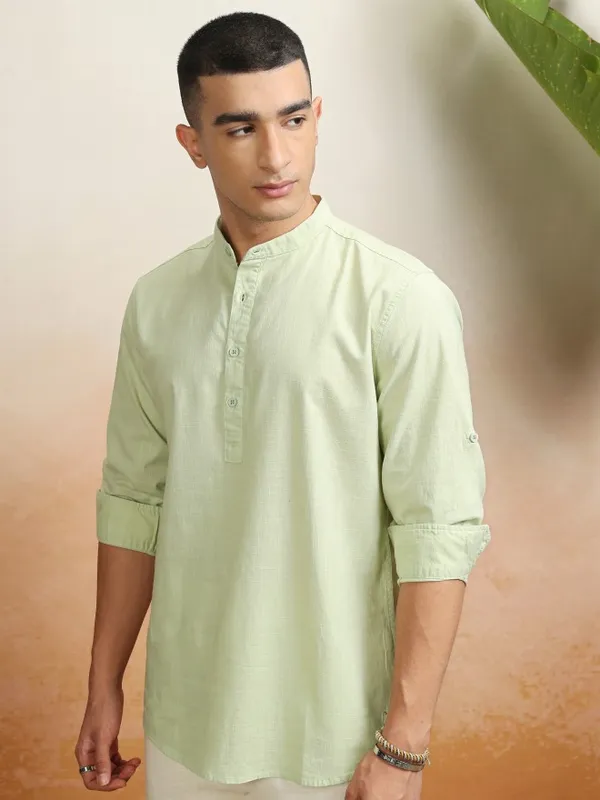 Highlander Men Green Solid Regular Fit Casual Shirt