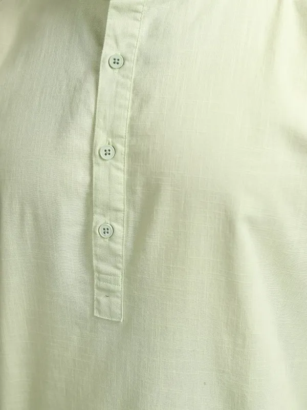 Highlander Men Green Solid Regular Fit Casual Shirt