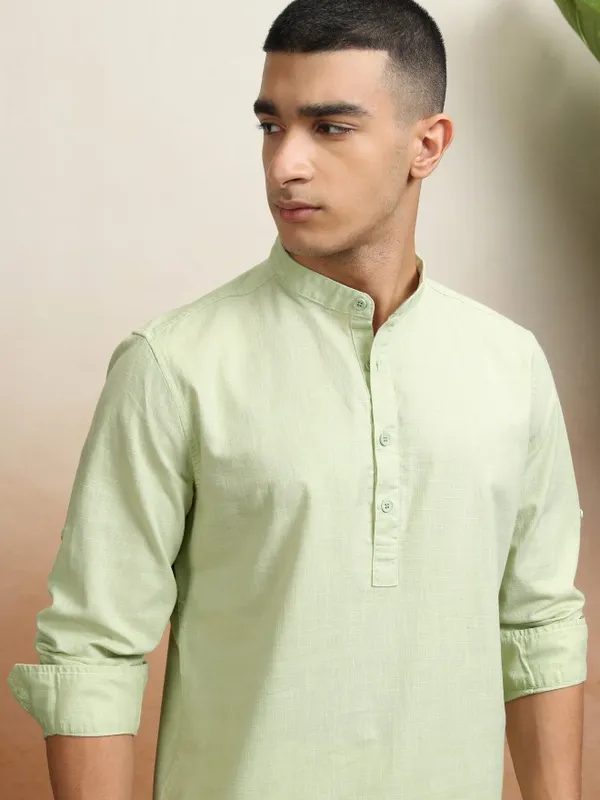 Highlander Men Green Solid Regular Fit Casual Shirt