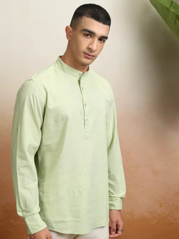 Highlander Men Green Solid Regular Fit Casual Shirt