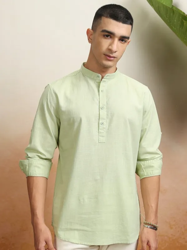 Highlander Men Green Solid Regular Fit Casual Shirt