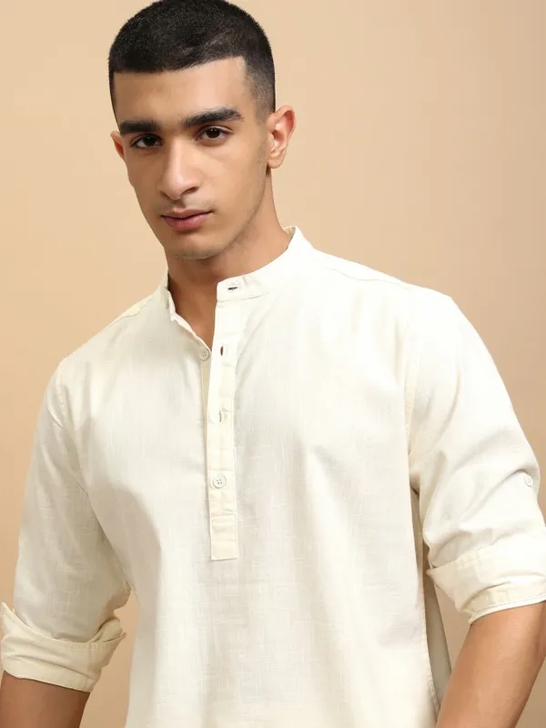Highlander Men Cream Solid Regular Fit Casual Shirt
