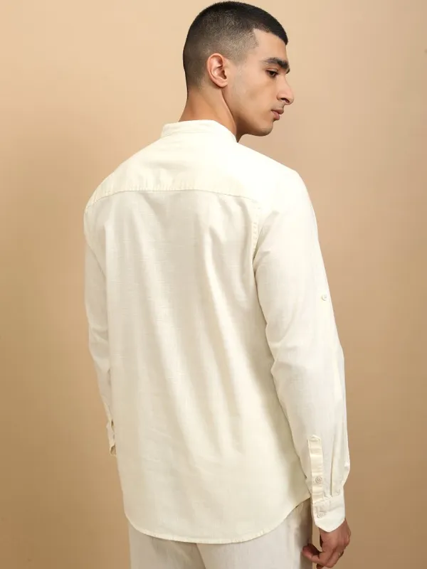 Highlander Men Cream Solid Regular Fit Casual Shirt