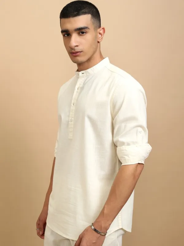 Highlander Men Cream Solid Regular Fit Casual Shirt