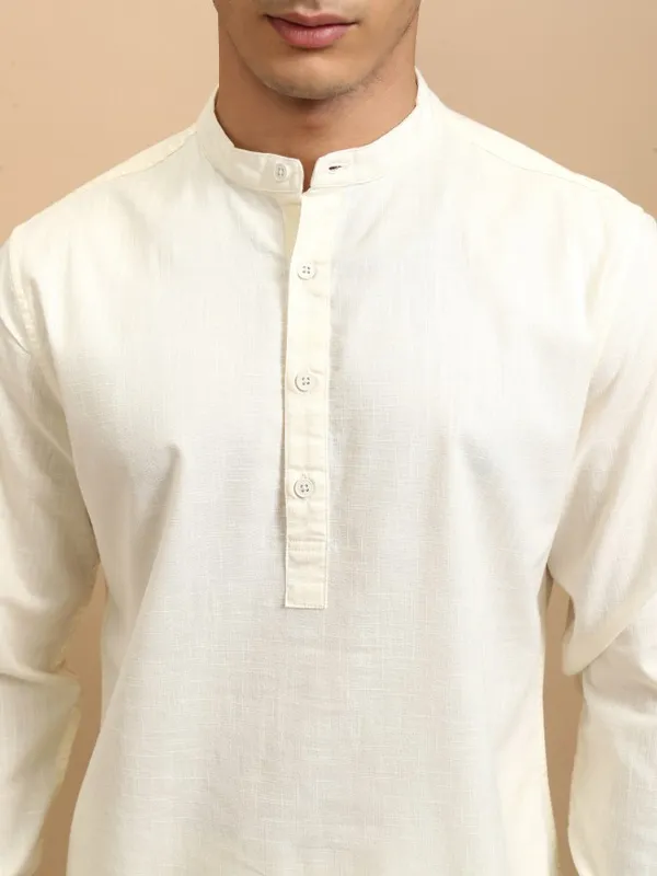 Highlander Men Cream Solid Regular Fit Casual Shirt
