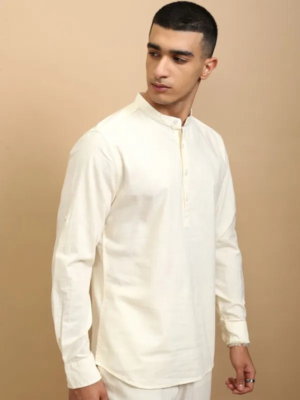 Highlander Men Cream Solid Regular Fit Casual Shirt