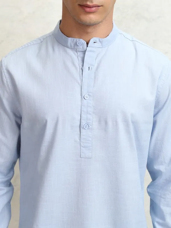 Highlander Men Blue Solid Regular Fit Casual Shirt