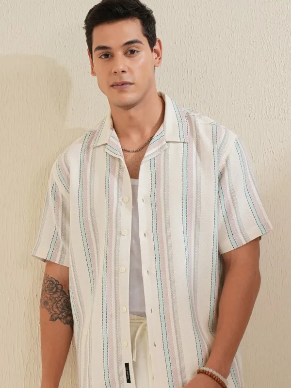 Locomotive Men Off White Striped Relaxed Fit Casual Shirt