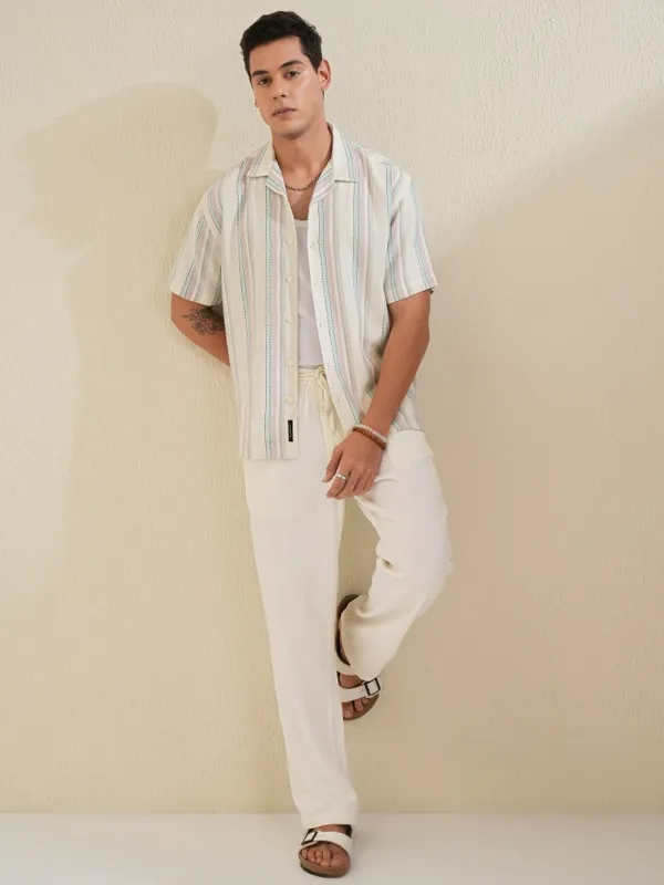 Locomotive Men Off White Striped Relaxed Fit Casual Shirt