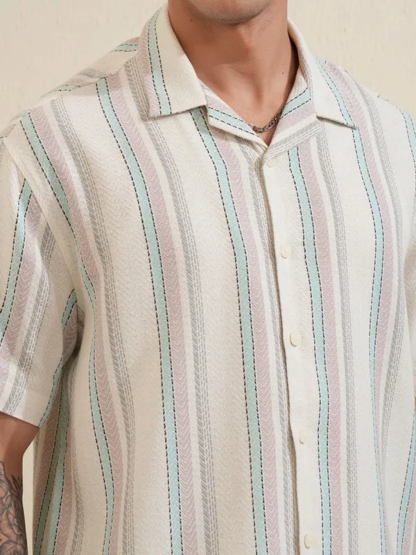 Locomotive Men Off White Striped Relaxed Fit Casual Shirt