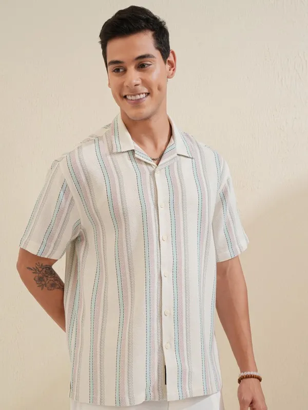 Locomotive Men Off White Striped Relaxed Fit Casual Shirt