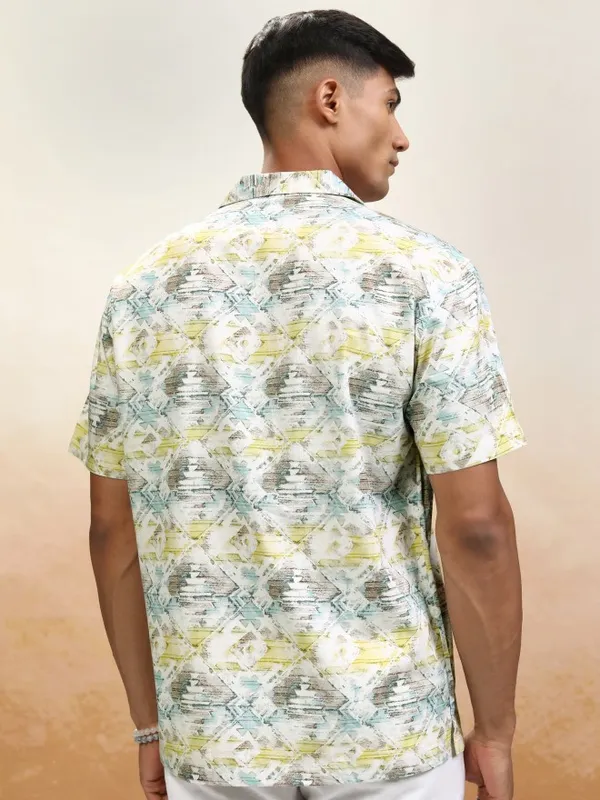 Locomotive Men Cream Printed Relaxed Fit Casual Shirt