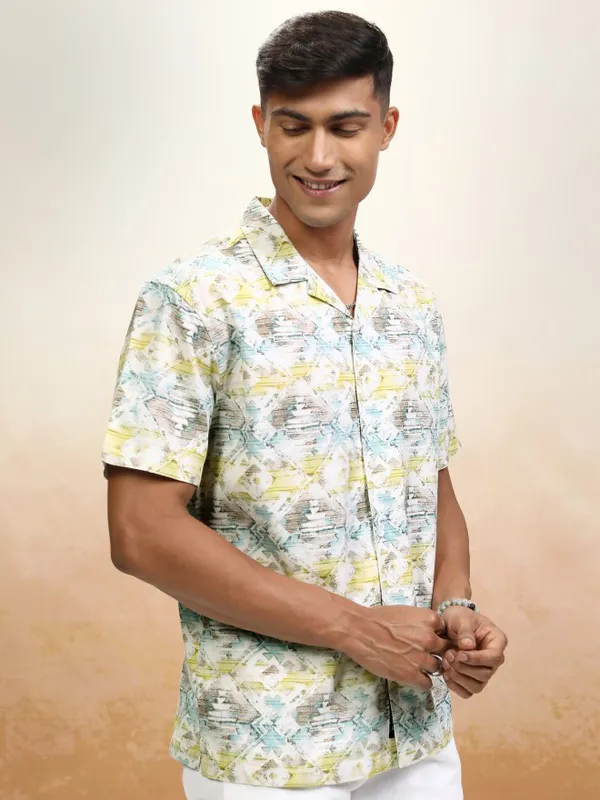 Locomotive Men Cream Printed Relaxed Fit Casual Shirt