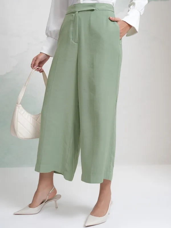Tokyo Talkies Women Green Solid Straight Fit Casual Trouser