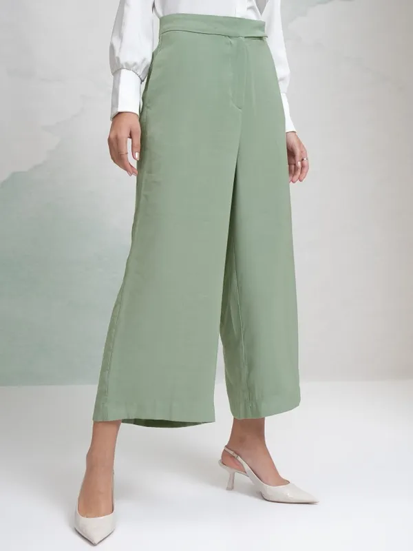 Tokyo Talkies Women Green Solid Straight Fit Casual Trouser