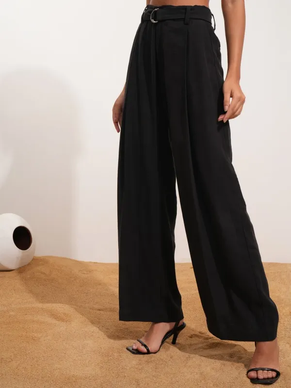 Tokyo Talkies Women Black Solid Straight Fit Casual Trouser
