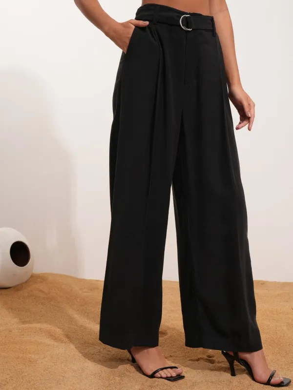 Tokyo Talkies Women Black Solid Straight Fit Casual Trouser