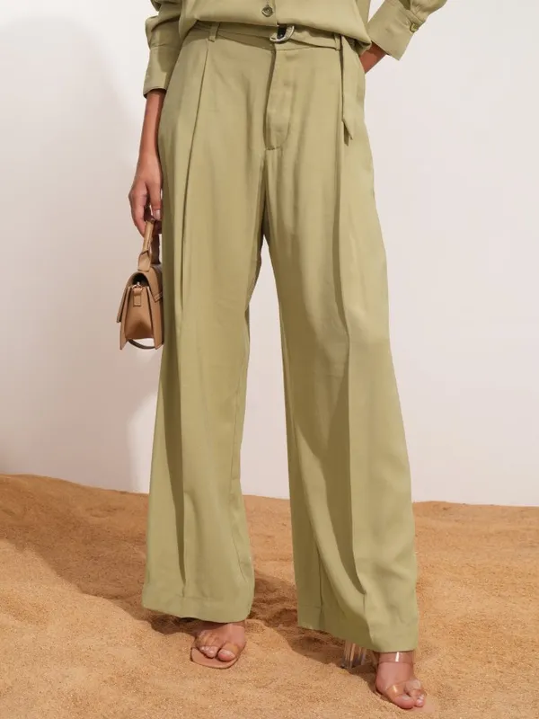 Tokyo Talkies Women Beige Solid Straight Fit Casual Trouser