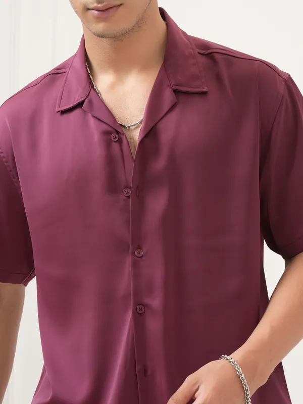 Highlander Men Burgundy Solid Relaxed Fit Casual Shirt