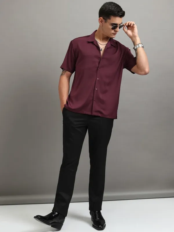 Highlander Men Maroon Solid Relaxed Fit Casual Shirt