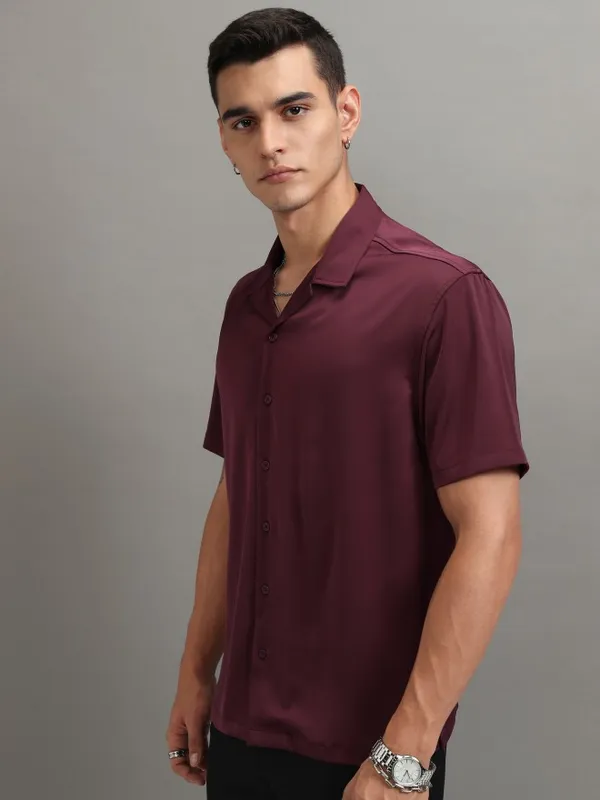 Highlander Men Maroon Solid Relaxed Fit Casual Shirt