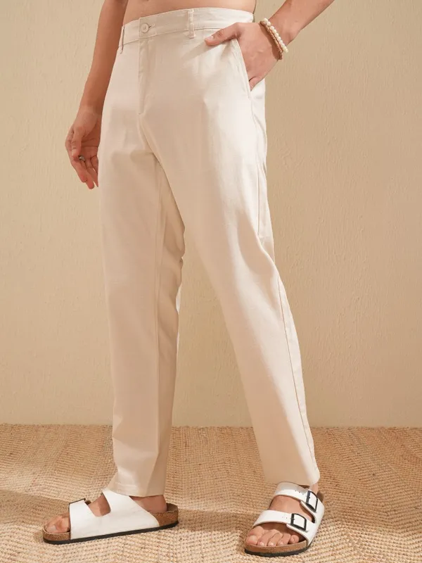 Highlander Men White Slim Fit Solid Chinos