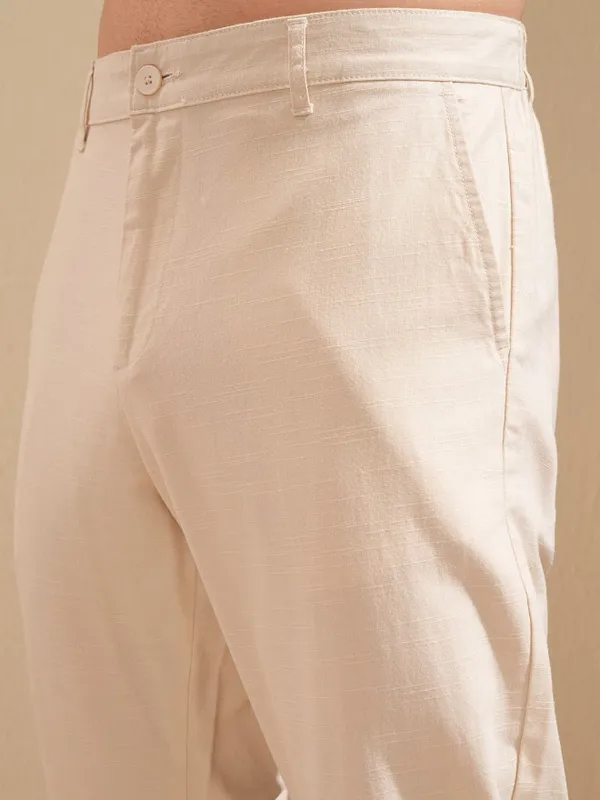 Highlander Men White Slim Fit Solid Chinos