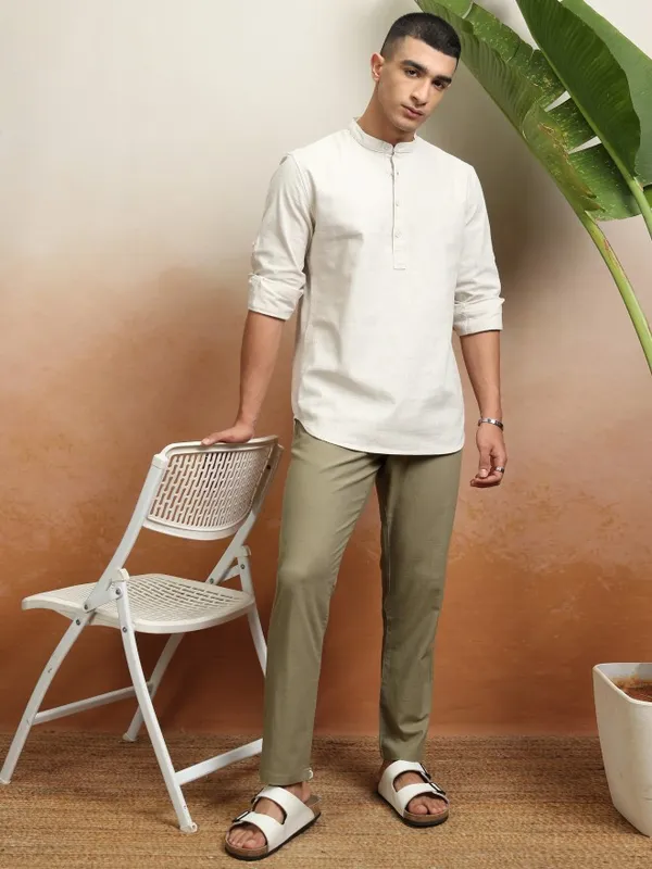 Highlader Men Beige Slim Fit Solid Chinos