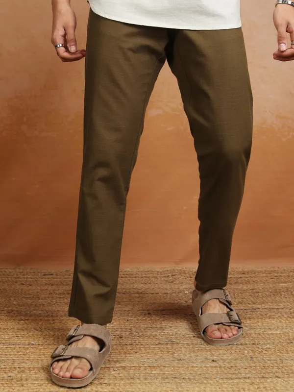 Highlader Men Brown Slim Fit Solid Chinos