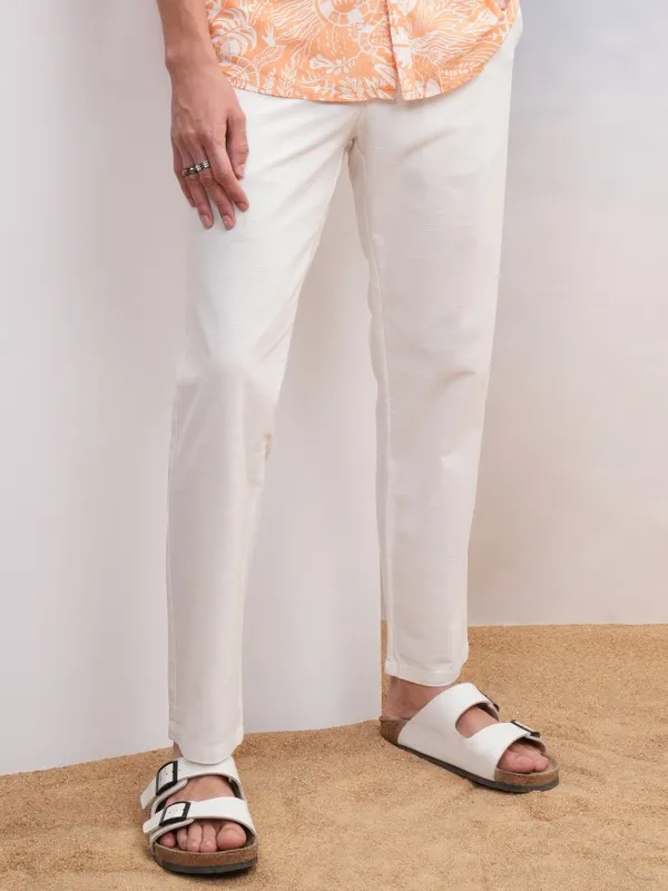 Highlander Men White Straight Fit Solid Casual Trouser