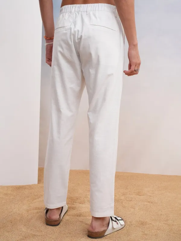 Highlander Men White Straight Fit Solid Casual Trouser