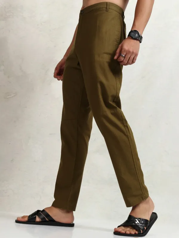 Highlander Men Brown Regular Fit  Solid Chinos