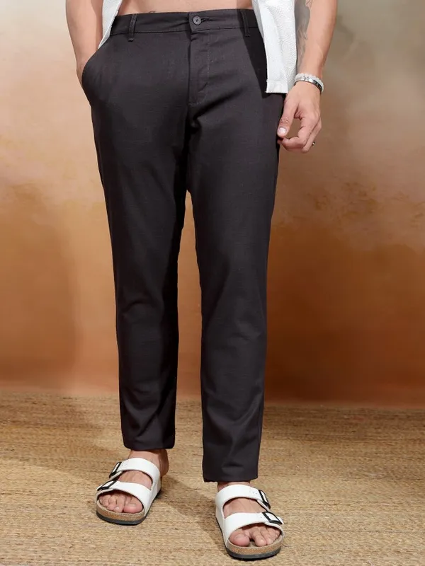 Highlander Men Black Slim Fit Solid Chinos
