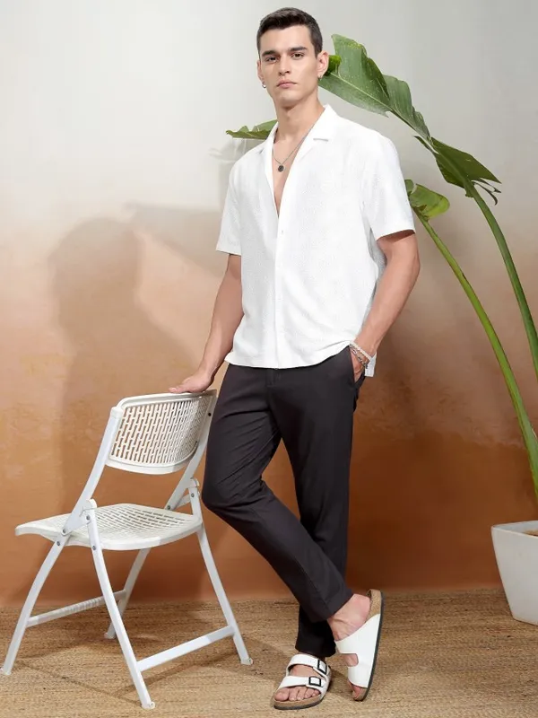 Highlander Men Black Slim Fit Solid Chinos