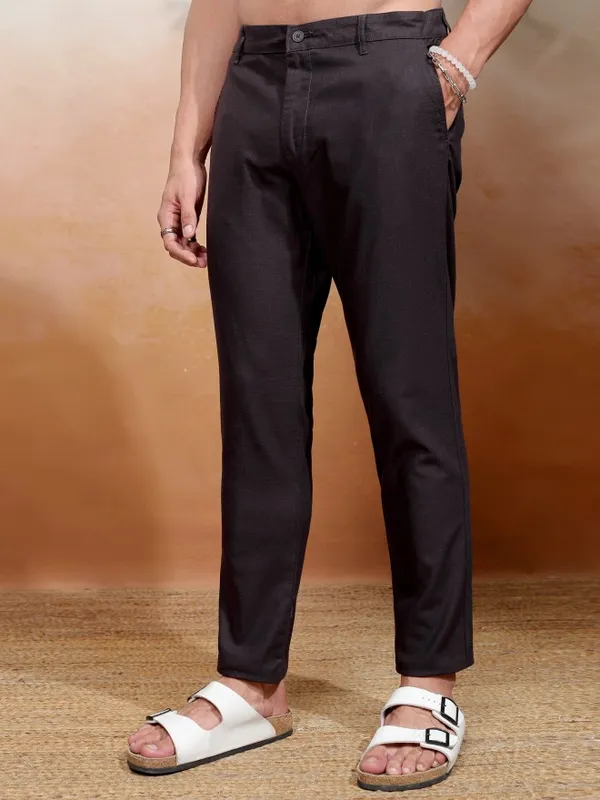 Highlander Men Black Slim Fit Solid Chinos