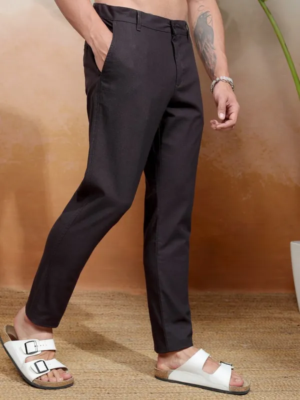 Highlander Men Black Slim Fit Solid Chinos