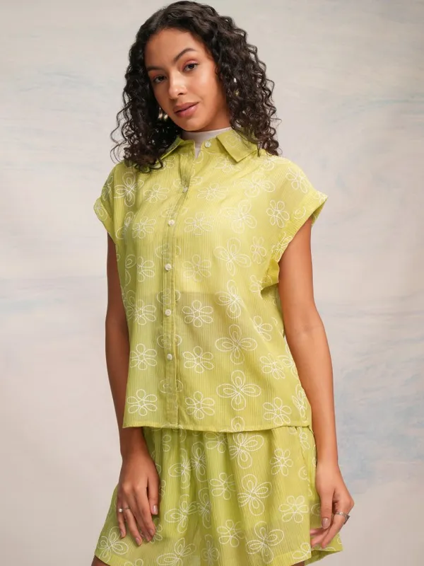 Tokyo Talkies Women Green Shirt With Shorts Co-Ords