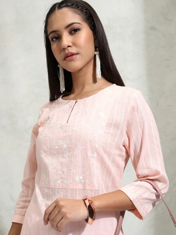 Vishudh Women Pink Embroidered Straight Kurta