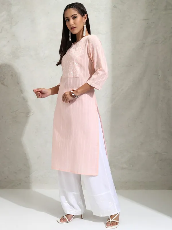 Vishudh Women Pink Embroidered Straight Kurta