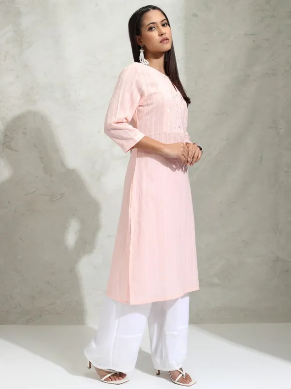 Vishudh Women Pink Embroidered Straight Kurta