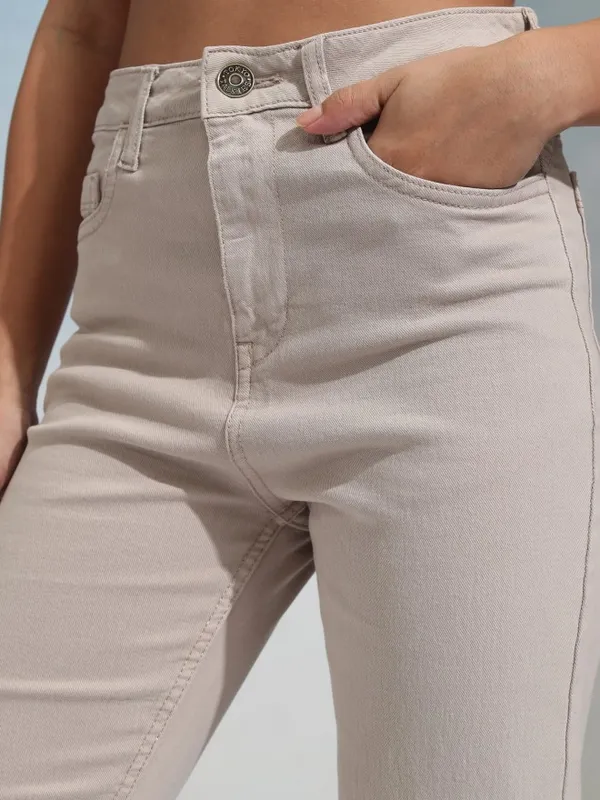 Tokyo Talkies Women Beige Straight Fit Stretchable Jeans