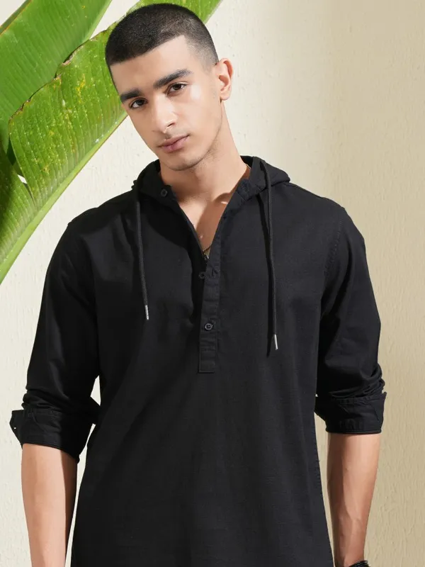 Highlander Men Black Solid Relaxed Fit Casual Shirt