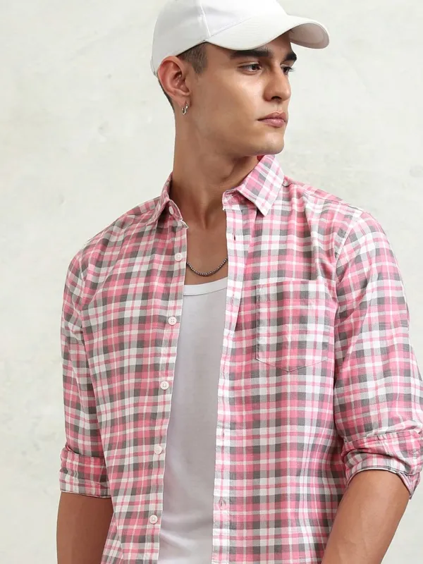 Highlander Men Pink Checked Regular Fit Casual Shirt