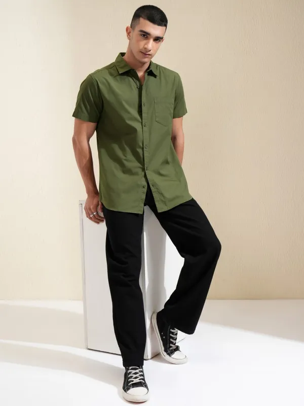Ketch Men Green Solid Regular Fit Casual Shirt