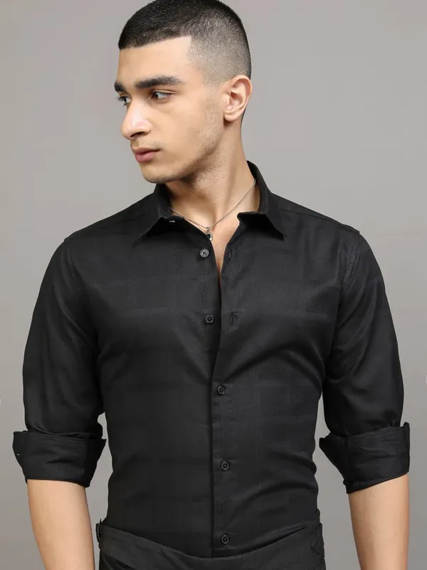 Highlander Men Black Textured Slim Fit Casual Shirt