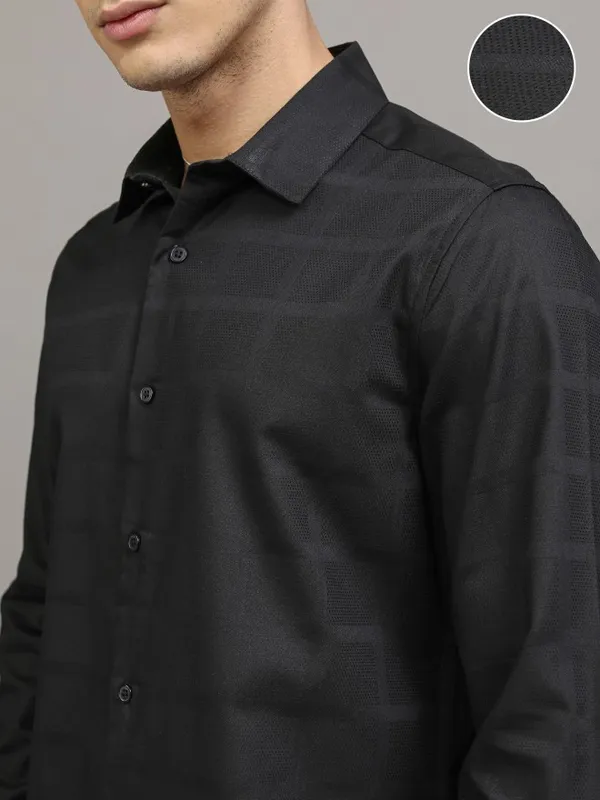 Highlander Men Black Textured Slim Fit Casual Shirt